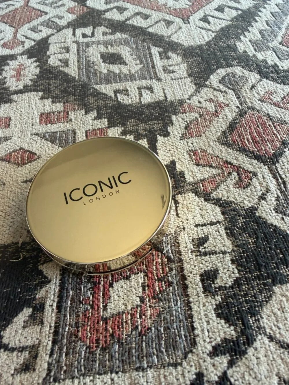 Iconic London lit and luminous baked highlighter